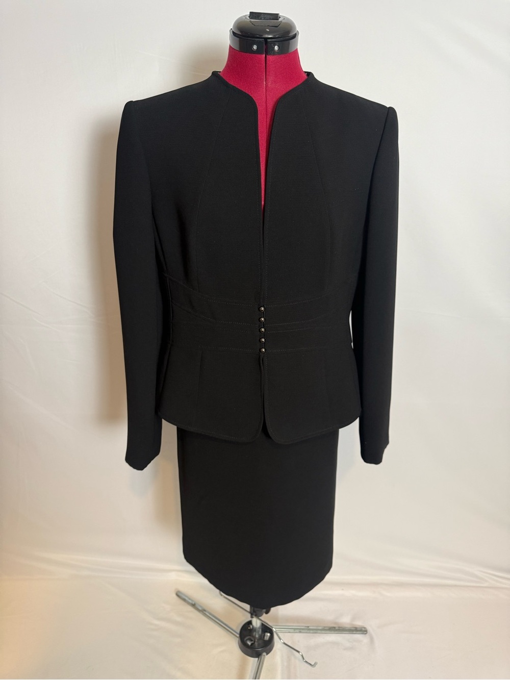 Tahari ASL Skirt Suit Woman's Size 10P Black 2-Piece Set Blazer & Skirt